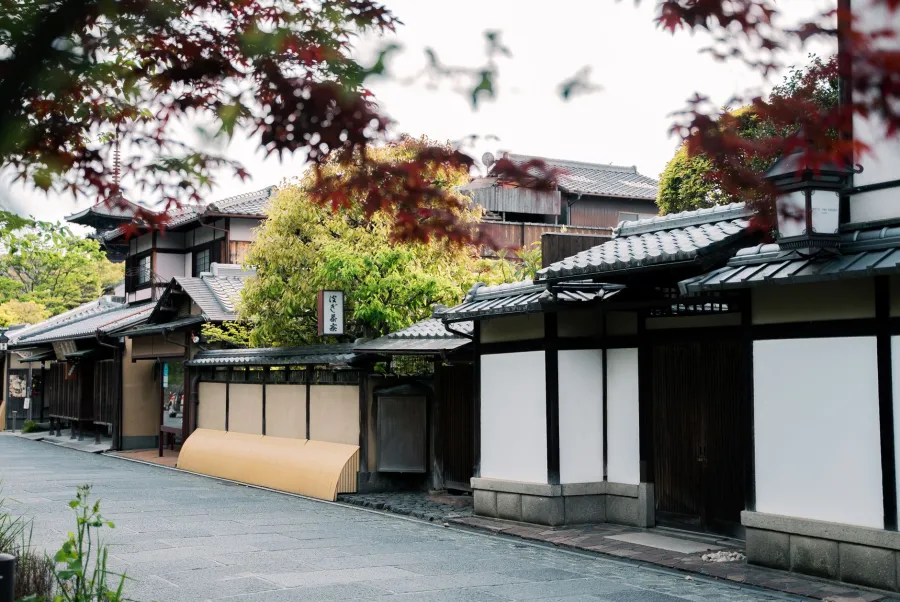 京都の町家が並ぶ通り
